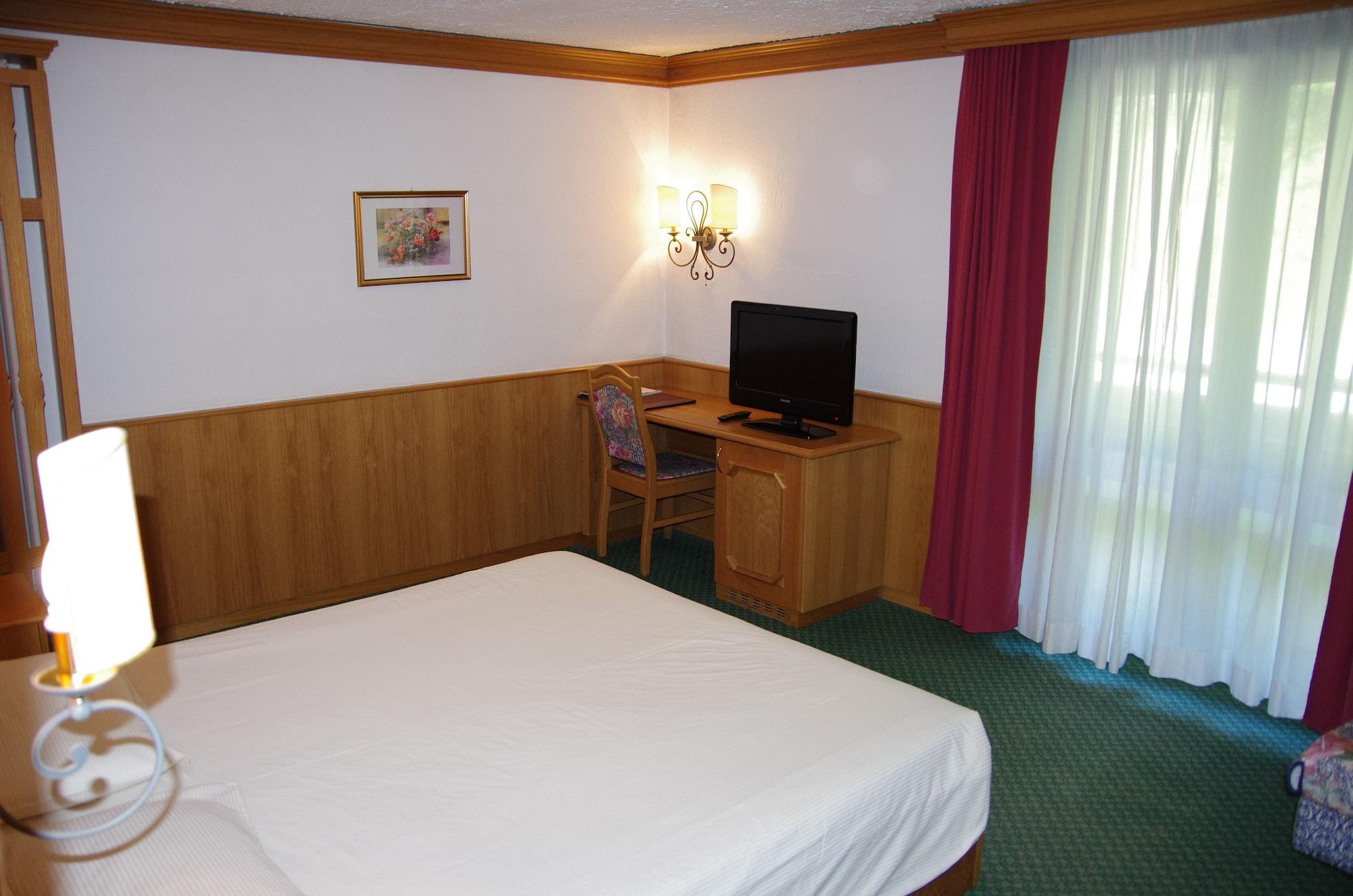 Hotel Intermonti ลีวินโญ ภายนอก รูปภาพ